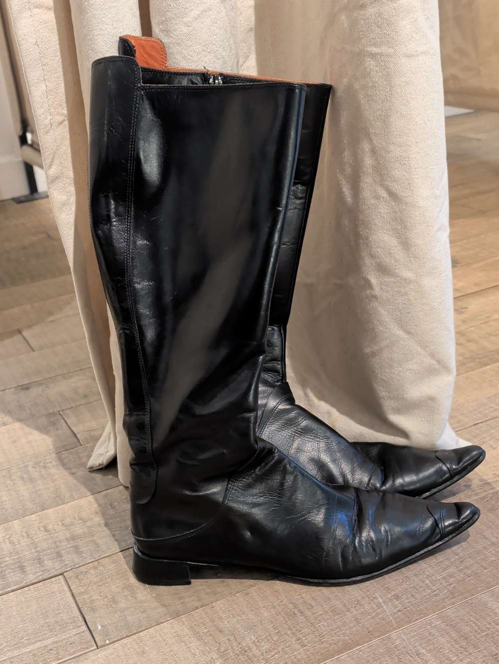 Black Leather Vintage. 💯 Leather.